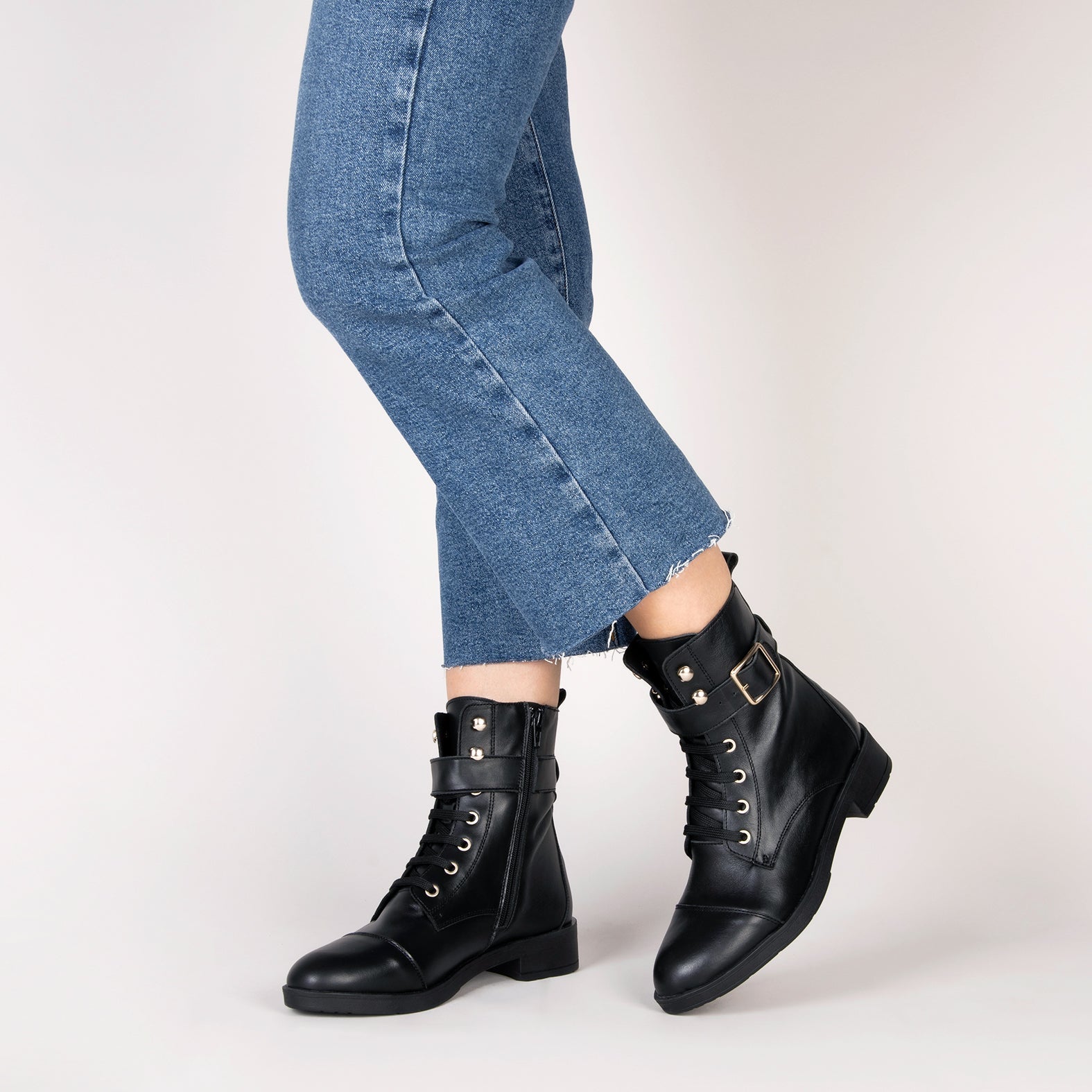 BELFAST – Botines con cordones de piel NEGRO